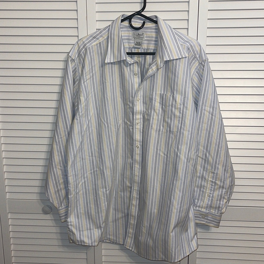 L. L. BEAN Men traditional fit Shirt button sleeve